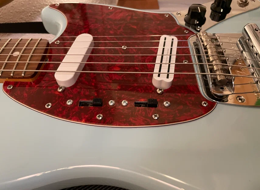 Đệm Chuyển Đổi Pickup Fender Mustang - Image 1