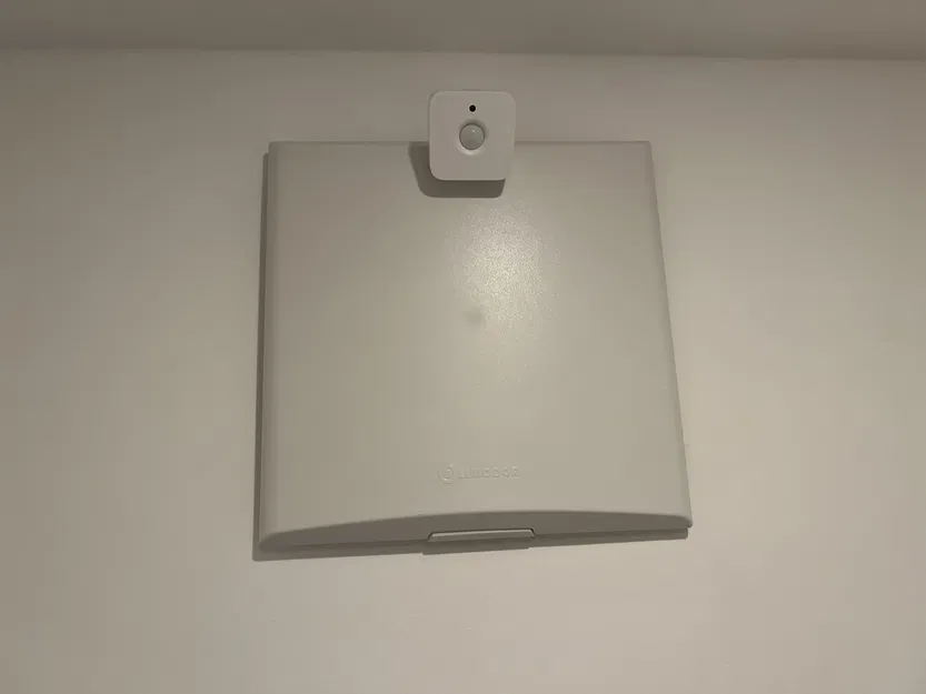 Đế Gắn Cảm Biến Chuyển Động Hue Lên Tấm Che Gió Limodor - Image 1