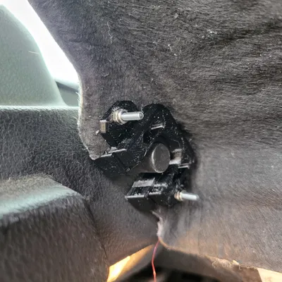 Chân đỡ mui hành lý Ford Focus