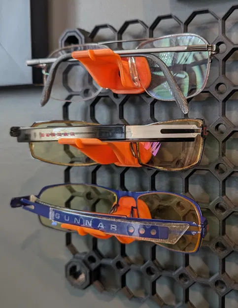 Giá Đỡ Kính Mắt Treo Tường - Image 1