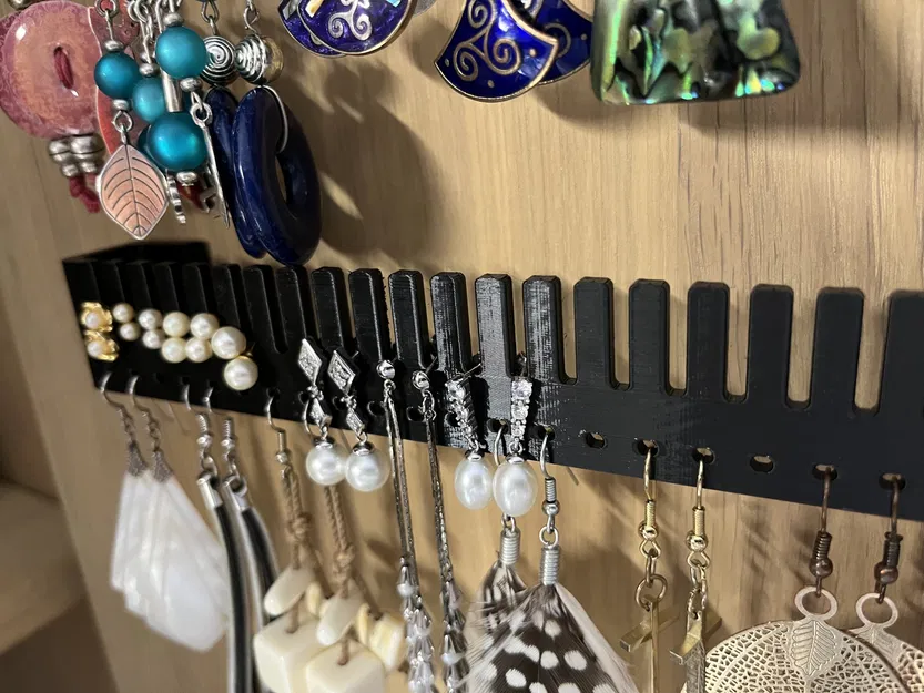 Kệ Treo Tường Đựng Bông Tai - Image 1