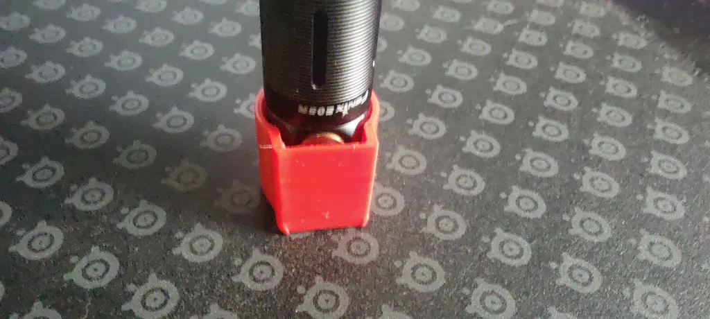 Nắp chụp và bộ khuếch tán đèn pin Fenix E05R - Image 2