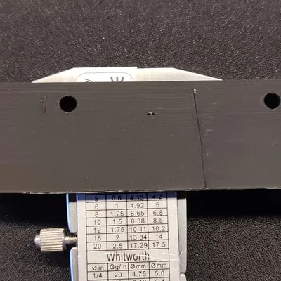 Giá đỡ thước kẹp có lỗ gắn kín