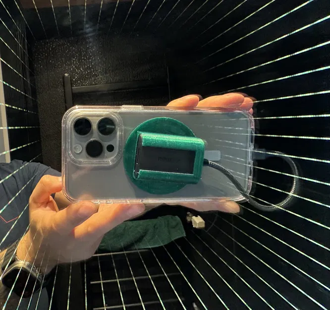 Đầu Đọc Thẻ Nhớ USB-C UGREEN iPhone 15 Pro Max Magsafe - Image 1