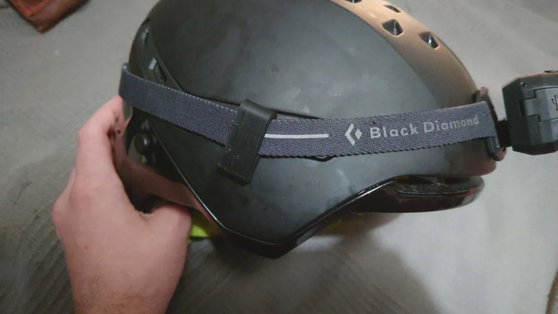 Kẹp Đèn Pin Mũ Bảo Hiểm Dynafit TLT - Image 1