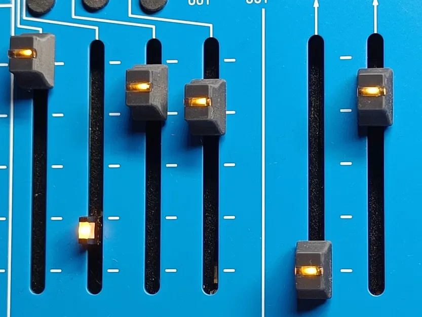 Thanh trượt có đèn Behringer 2600 - Image 1