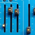 Thanh trượt có đèn Behringer 2600 - Thumbnail 1