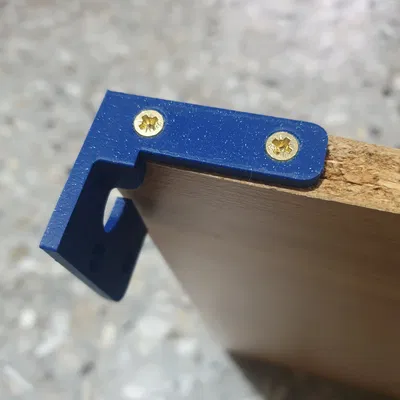 Chặn Kệ (Shelf Stopper) cho Cứng Cáp Hơn