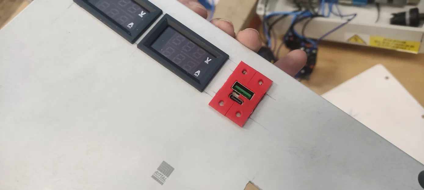 Vỏ hộp cho mạch sạc CTP2 có giá đỡ vặn vít - Image 1