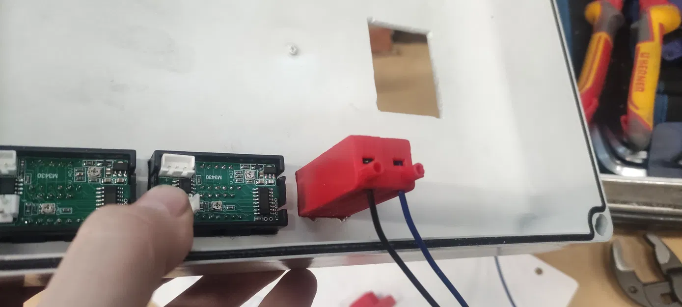 Vỏ hộp cho mạch sạc CTP2 có giá đỡ vặn vít - Image 2