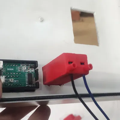 Vỏ hộp cho mạch sạc CTP2 có giá đỡ vặn vít