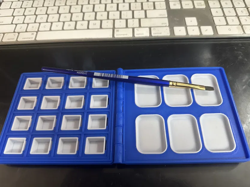 Hộp Đựng Màu Nước 16 Khay Nửa - Image 1