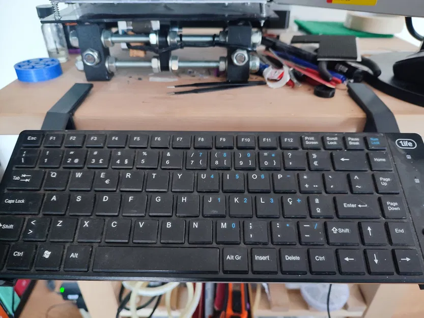 Chân đế bàn phím cho kệ IKEA - Image 1