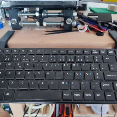 Chân đế bàn phím cho kệ IKEA