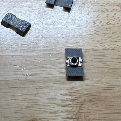 Đế Giữ Đai Ốc Cho Rãnh Trượt 20x20