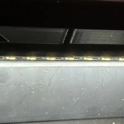 Giá đỡ kính trên Bambu Lab X1C có lỗ thông hơi, nam châm, rãnh LED và bản lề tùy chọn