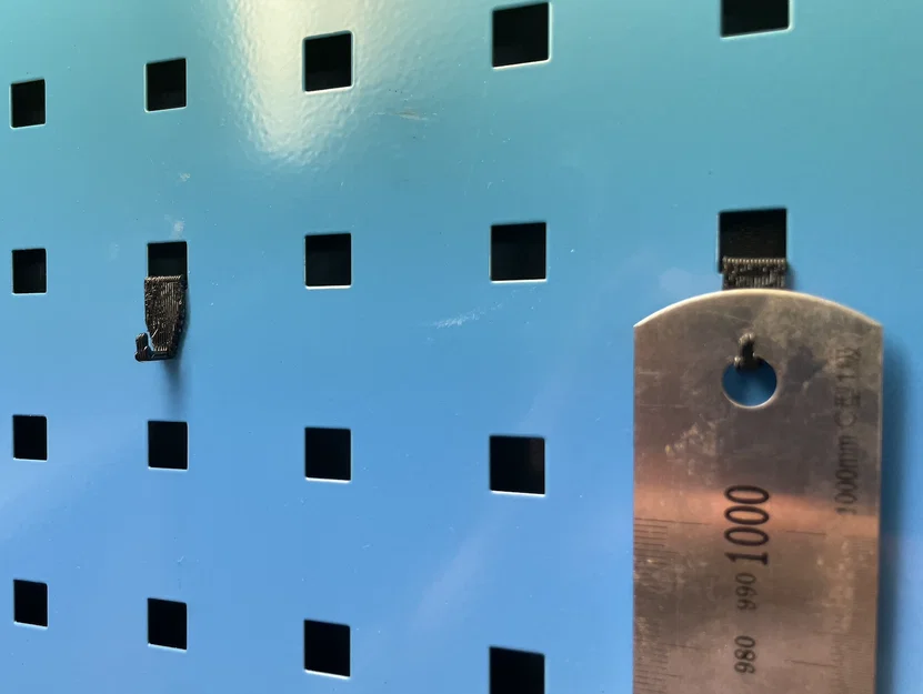 Móc treo cho tủ xưởng - bảng đục lỗ - Image 1