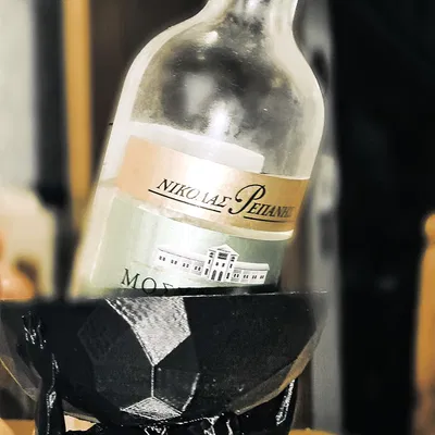 Kệ giữ rượu Atlas Poly