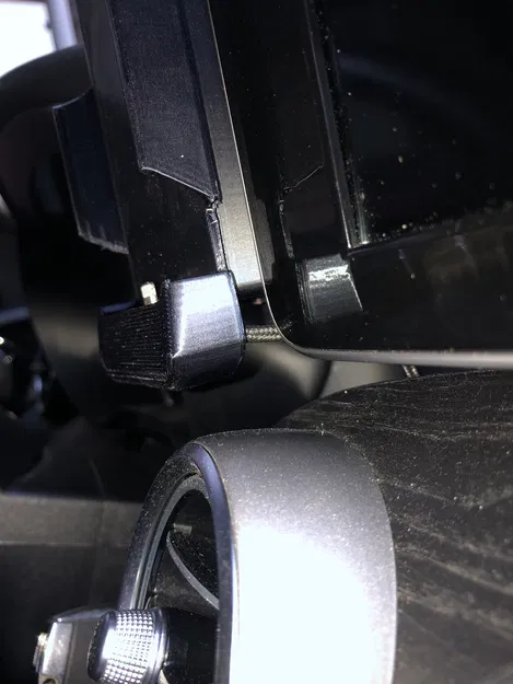 Giá đỡ điện thoại iPhone 8 cho Mercedes Benz C-Class W205 GLC X253 - Image 3