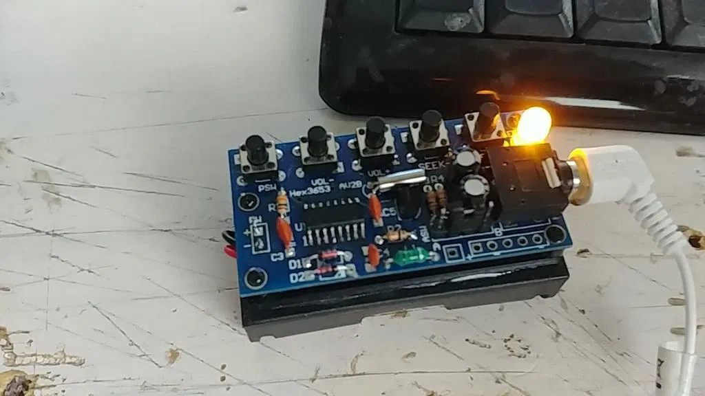 Mô hình 3D kit radio FM HEX3653 ABRA AK-270 - Image 1