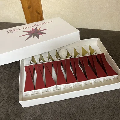 Ngôi sao Giáng sinh tiết kiệm không gian