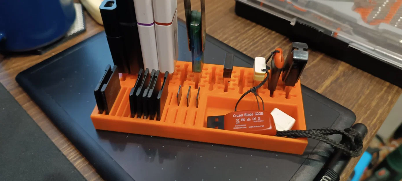 Kệ Đựng USB và Thẻ Nhớ SD - Image 1