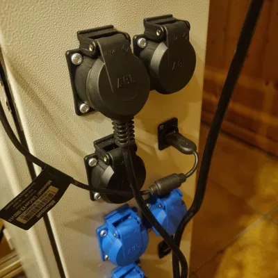 Khuôn Lắp Ráp Chân Cắm Neutrik