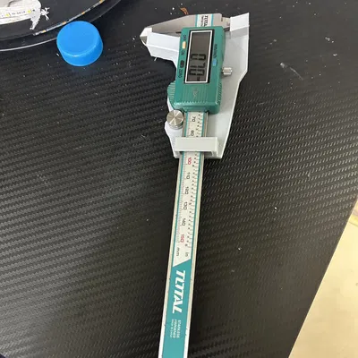 Kệ Giữ Thước Cặp Vernier Cho Bảng Ghim (Lỗ Vuông)