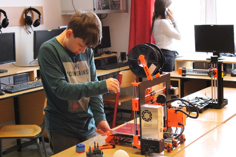 Cúp cho cuộc thi học sinh - Có thể tùy chỉnh văn bản - Image 1