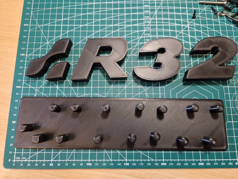 Logo VW R32 có chữ nổi - Image 4