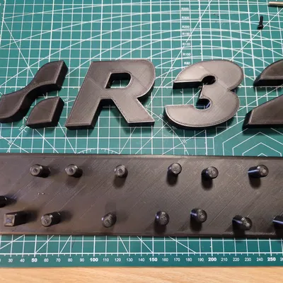 Logo VW R32 có chữ nổi