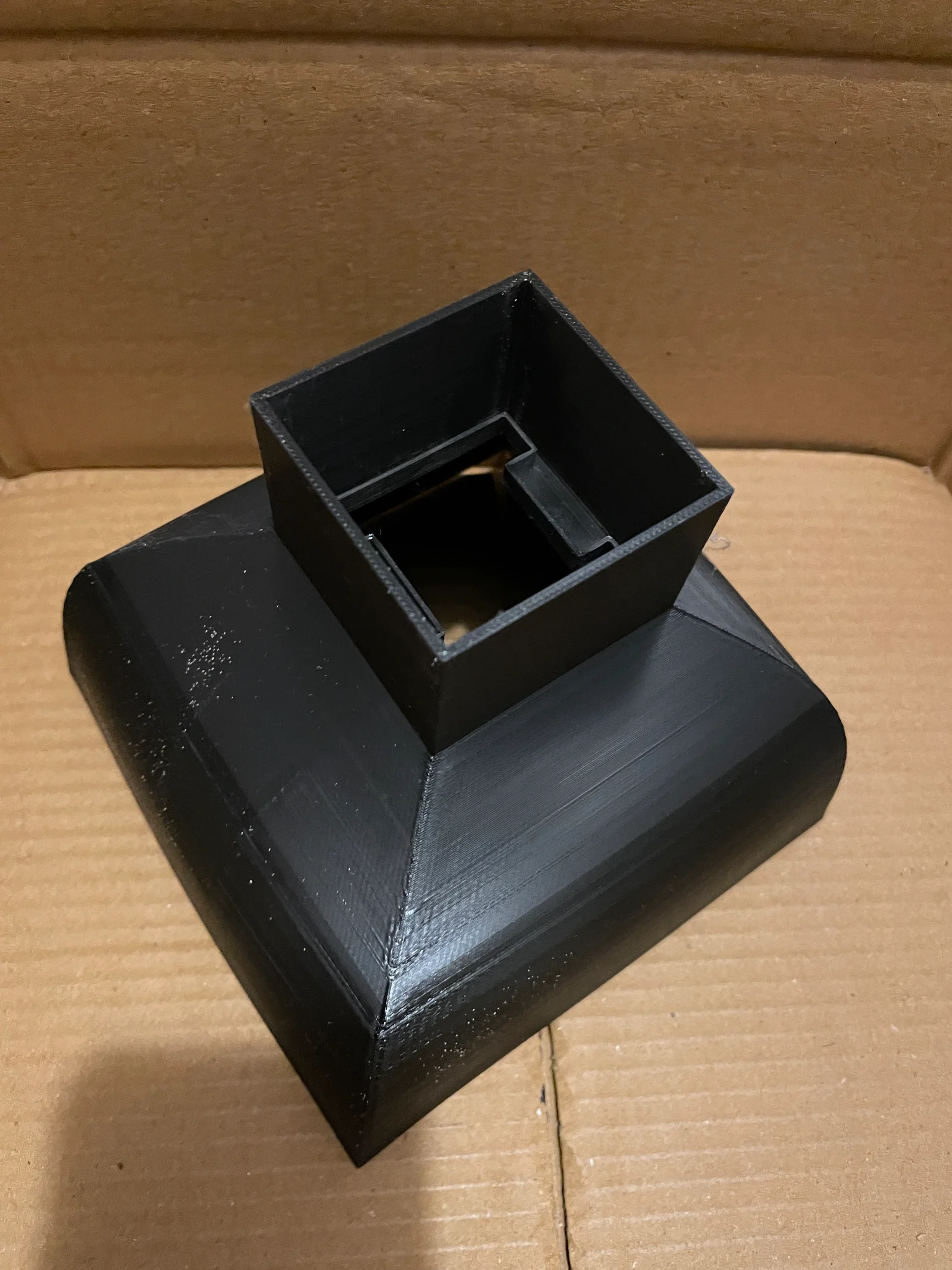 Phễu Đổ Cát Chân Loa Monolith 1