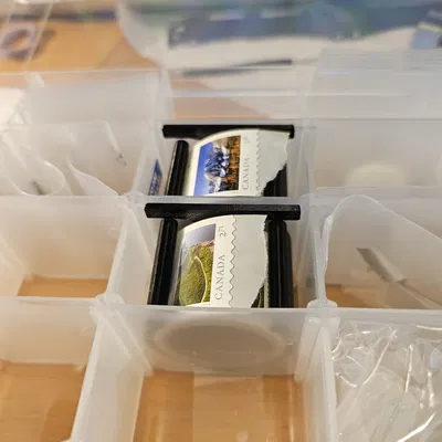 Giá Đỡ Cuộn Tem Canada