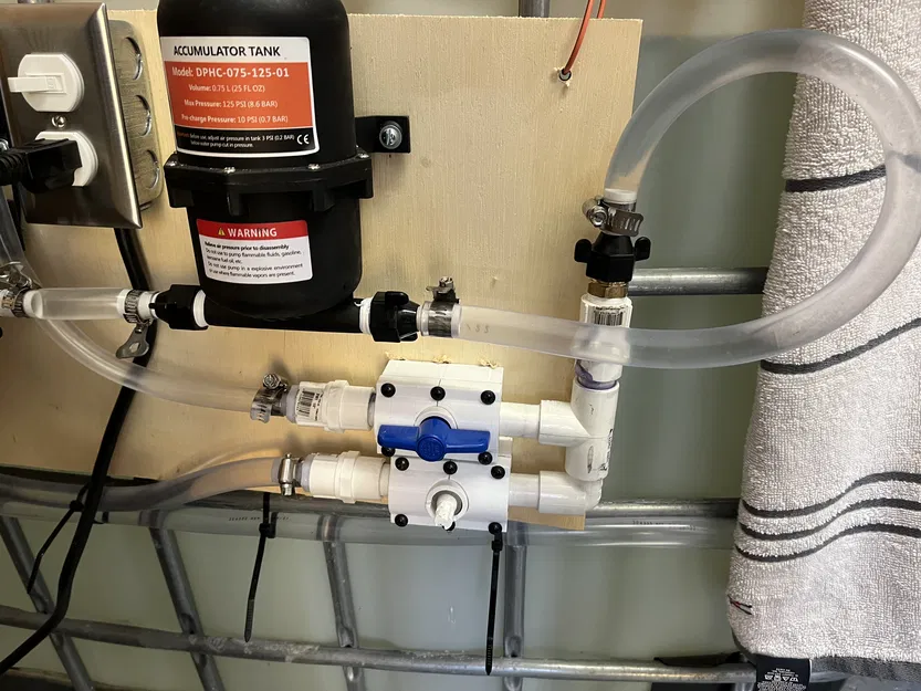 Giá Treo Van PVC 1/2" - Image 1