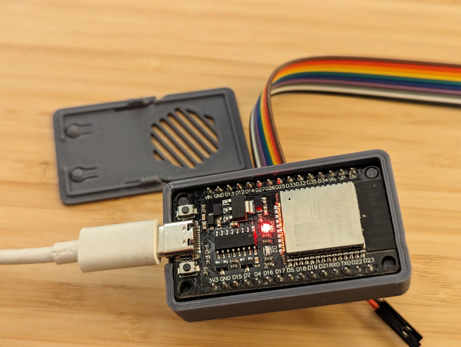 Hộp có nắp, khoét lỗ cho ESP32-WROOM-32 (USB-C) 1