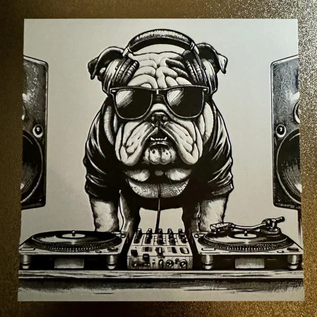 Mô hình Bulldog DJ - HueForge - Image 1