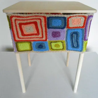 Bàn Trưng Bày Đồ Thủ Công