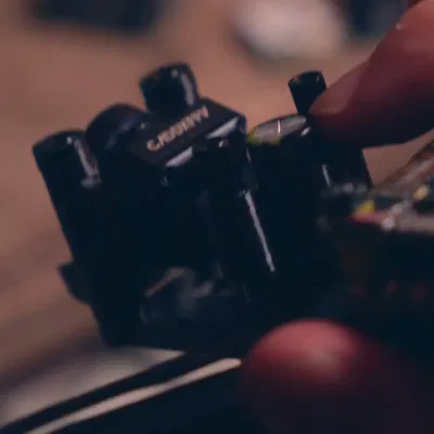 Giá đỡ nắp tụ TBS Source One V5