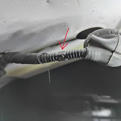 Khớp nối ống nước rửa kính chắn gió ô tô