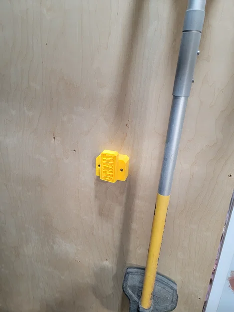 Giá Treo Tường Máy Thổi Lá DeWalt DCBL720 - Image 1