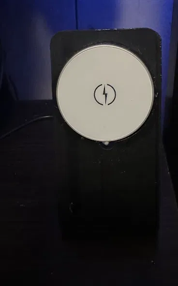 Giá Đỡ Sạc Magsafe Bên Thứ Ba - Image 1