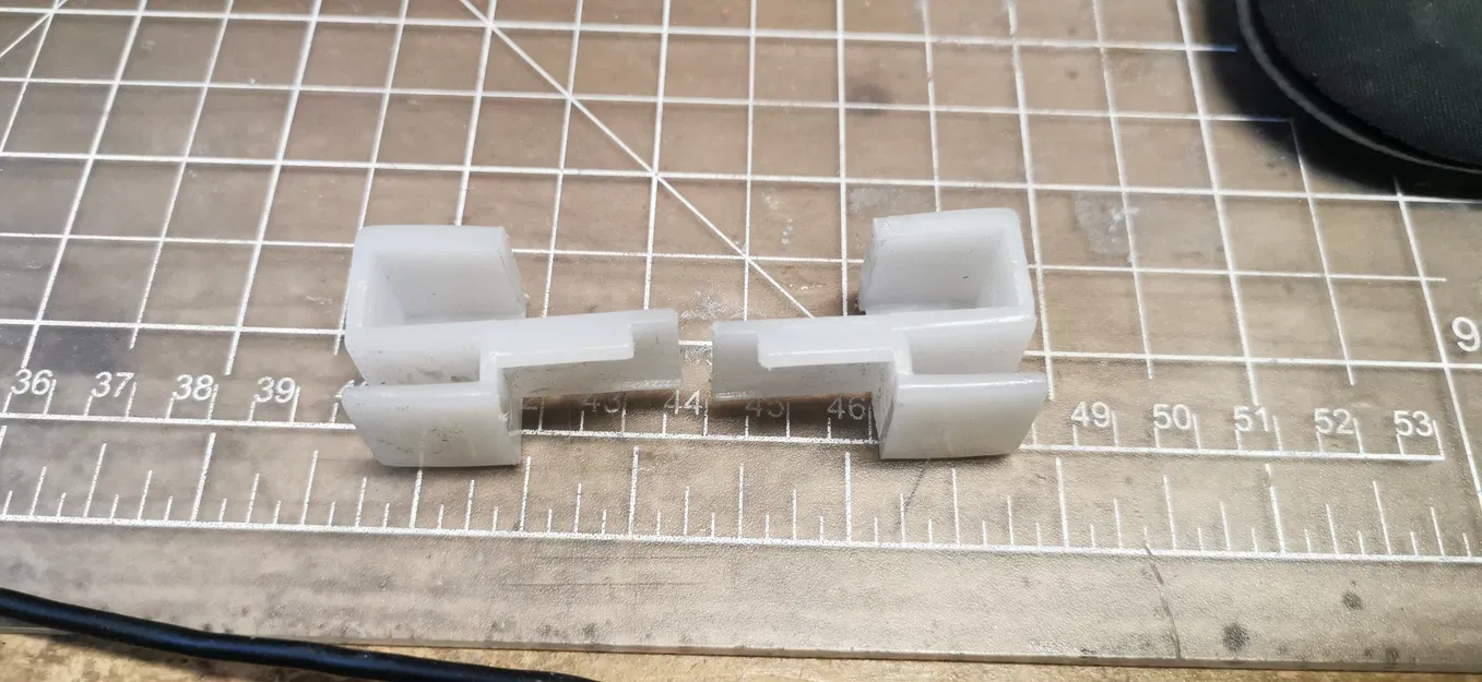 Miếng Bịt Đầu Cửa Tủ Quần Áo - Image 1