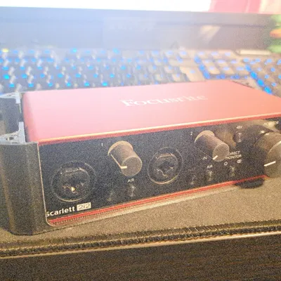 Giá đỡ dưới bàn cho Focusrite Scarlett 2i2 Gen 3 (Remix từ bản gốc của iamthewouf)
