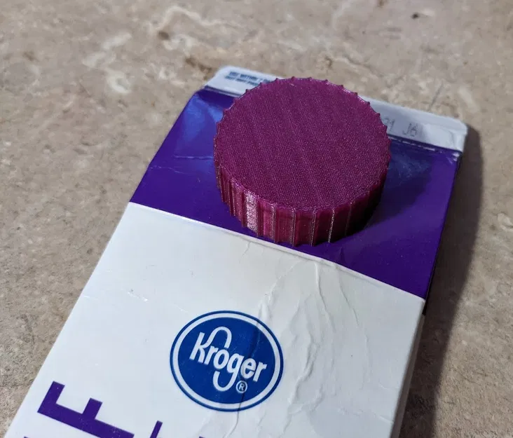 Kẹp Nắp Hộp Sữa Chua Nửa Nửa - Image 1