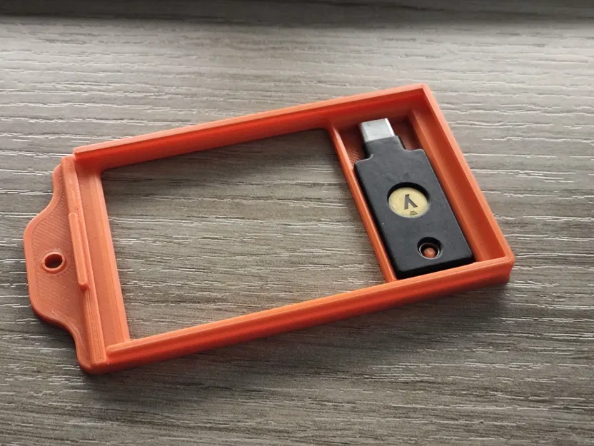 Giá Đựng Thẻ Cư Trú Kèm YubiKey – Không Cần Hỗ Trợ, Lỗ Móc Khóa Bền Hơn - Image 1