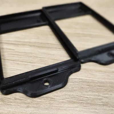 Giá Đựng Thẻ Cư Trú Kèm YubiKey – Không Cần Hỗ Trợ, Lỗ Móc Khóa Bền Hơn