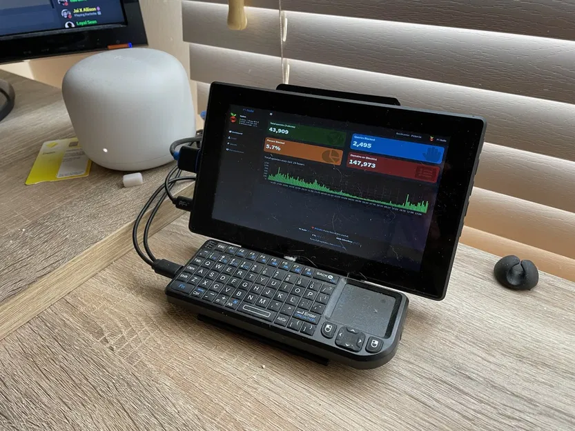 Giá đỡ màn hình Wavelength 7 kèm chỗ gắn Raspberry Pi và bàn phím - Image 1