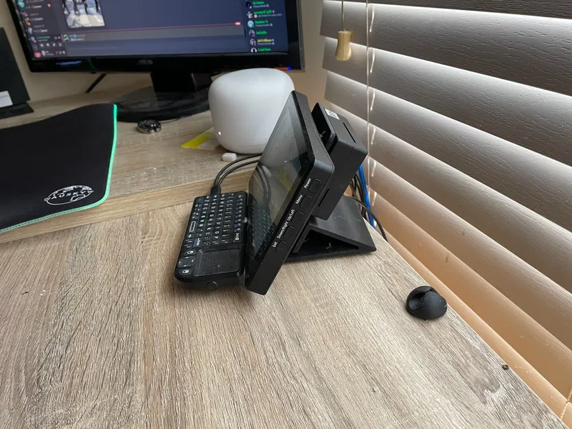 Giá đỡ màn hình Wavelength 7 kèm chỗ gắn Raspberry Pi và bàn phím - Image 2