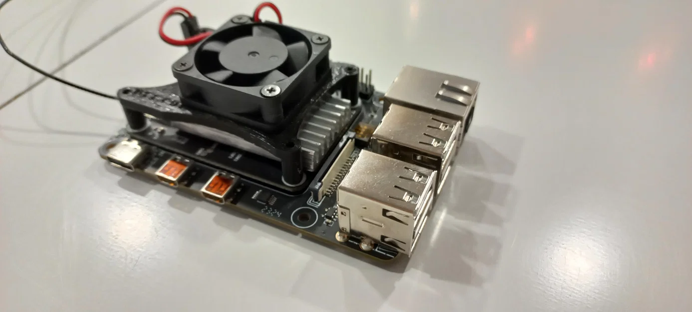 Phụ kiện quạt BTT PI4B 3010 (khung quạt + vòng đệm) - Image 1