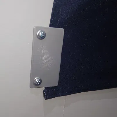 Giá Treo Cờ 3'x5' Chống Rủ Xuống Tường Nghiêng